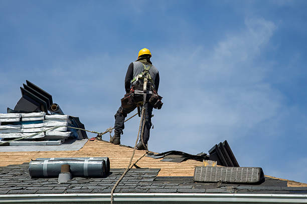 Professional Gutter Installation technician working in New Middletown, OH